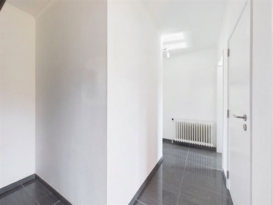 Near train station: 2 bedrooms + attic + garage
