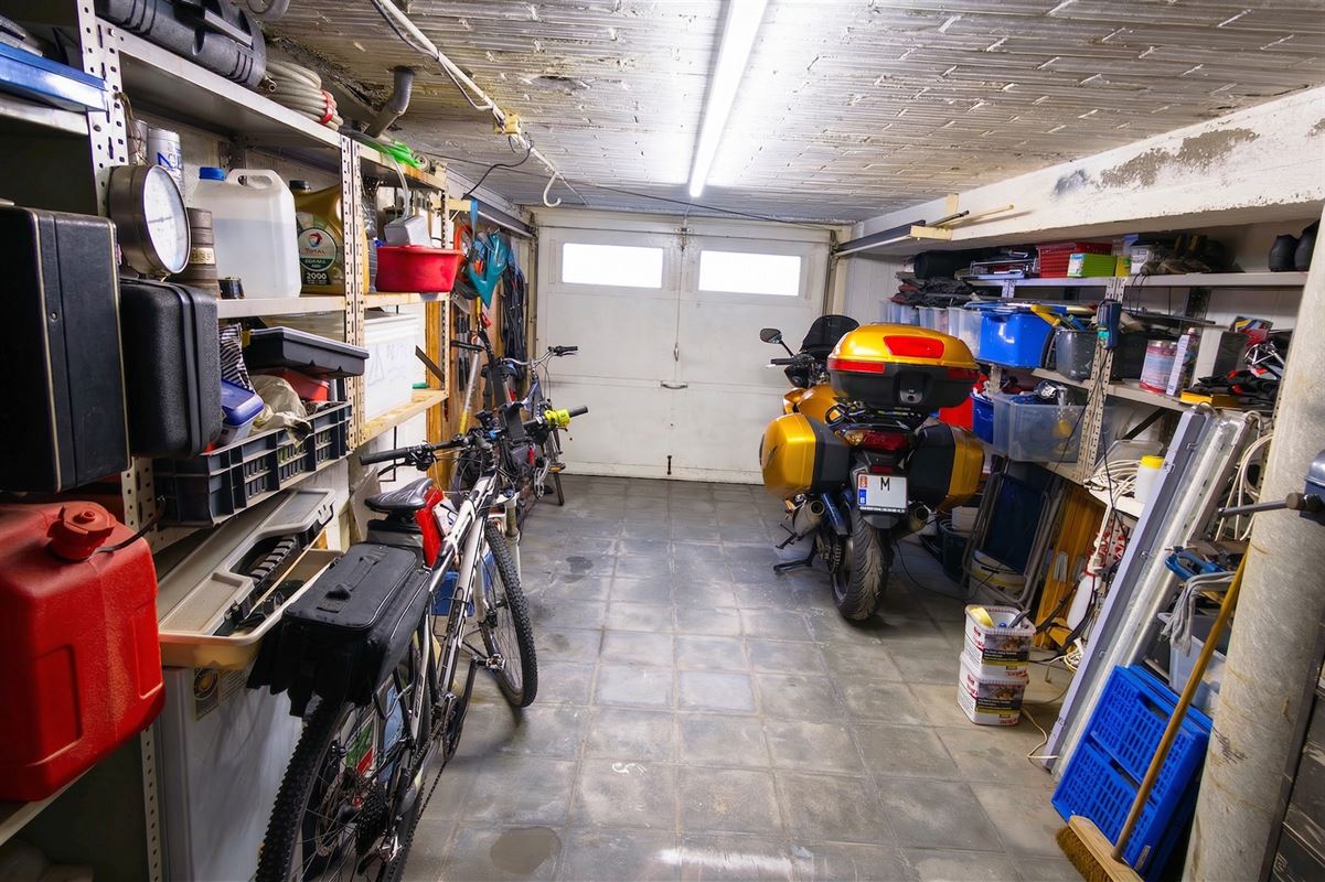 Near train station: 2 bedrooms + attic + garage