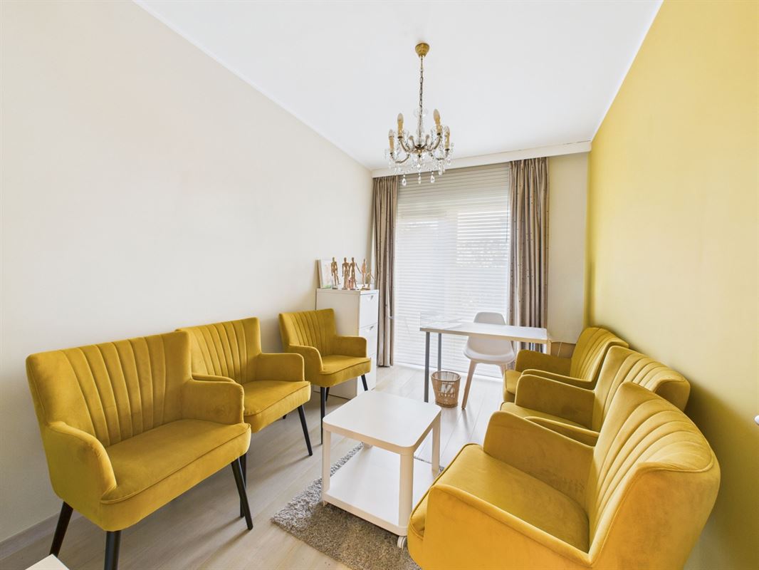 Magnificent apartment with large garden, cellars and parking