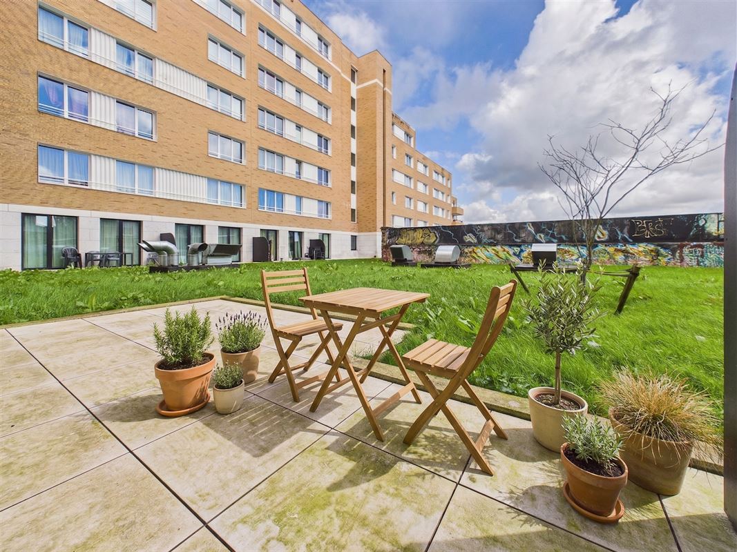 Mooi appartement uit 2020 met terrassen en tuin