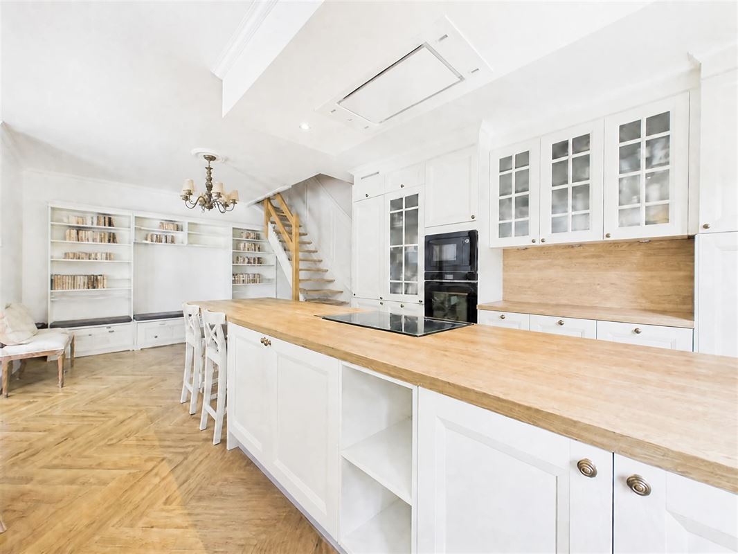 Stunning 3-bedroom duplex + parking