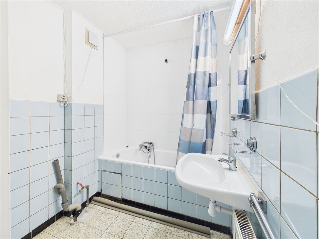 Appartement deux chambres avec cave et jardin commun