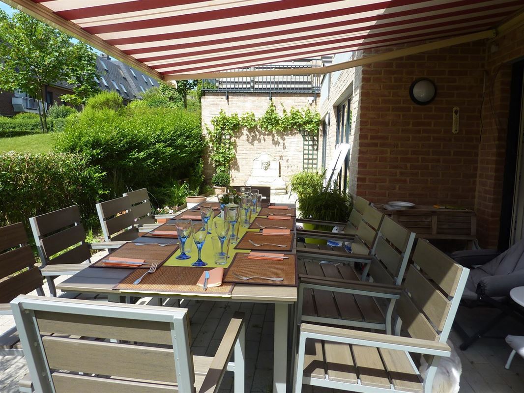 Magnificent apartment with large garden, cellars and parking