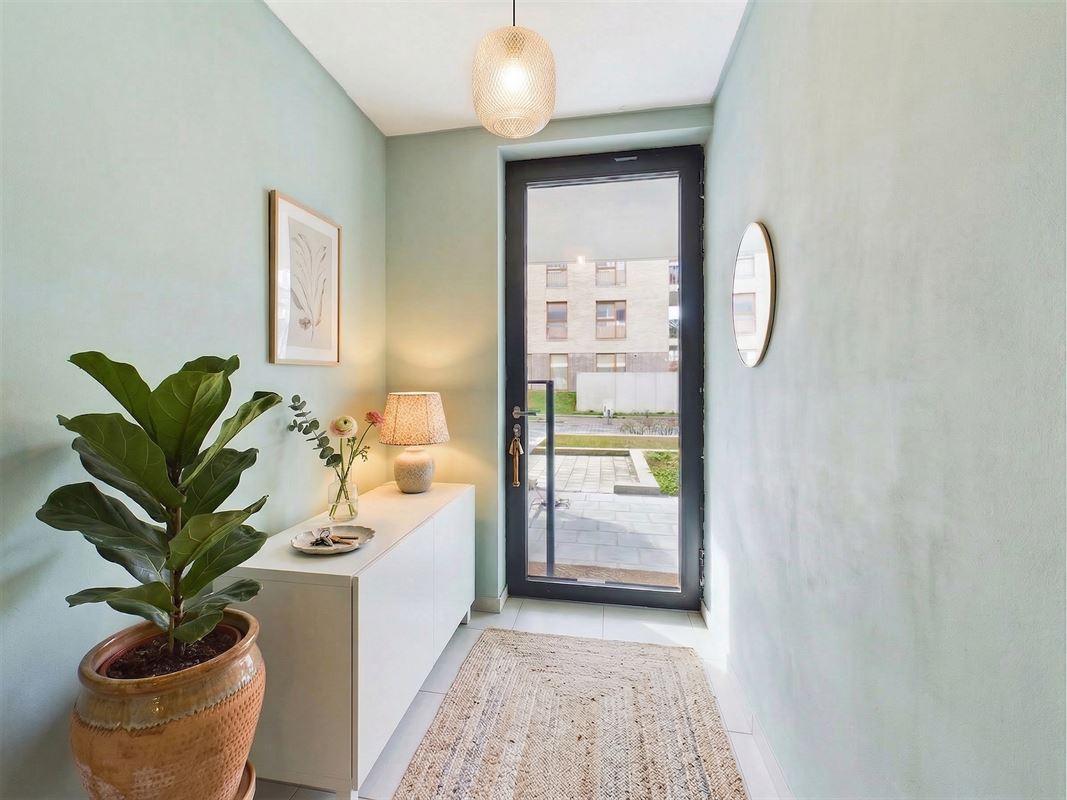 Mooi appartement uit 2020 met terrassen en tuin