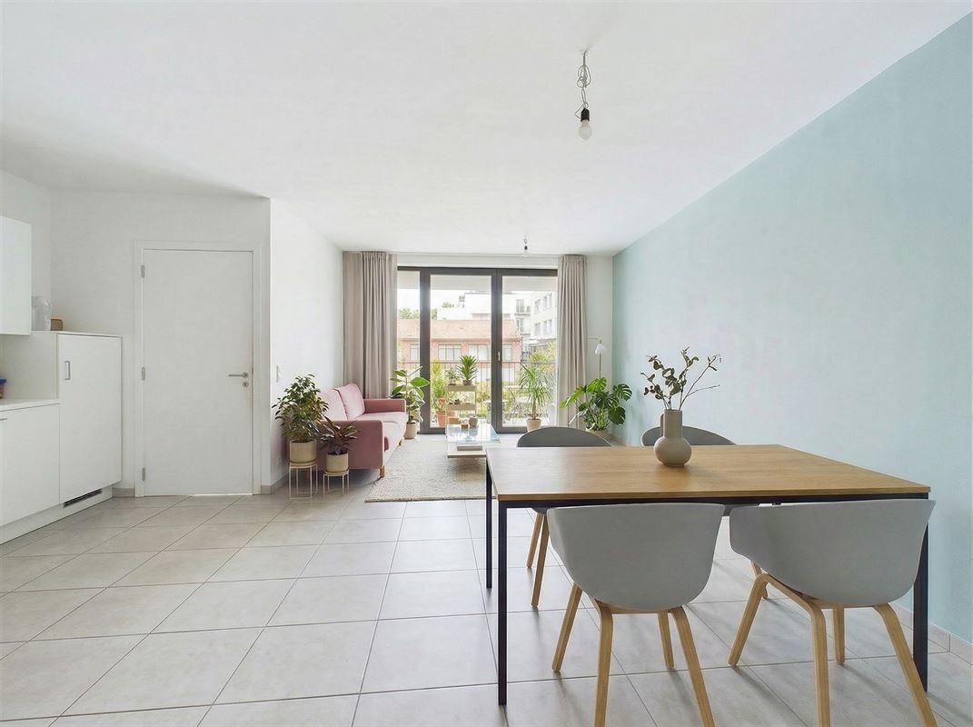 Mooi appartement uit 2020 met terrassen en tuin
