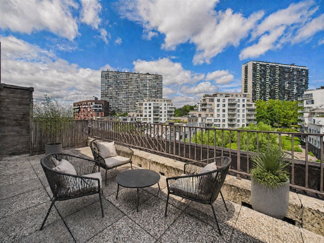 Superbe duplex penthouse: 2 terrasses et 2 caves