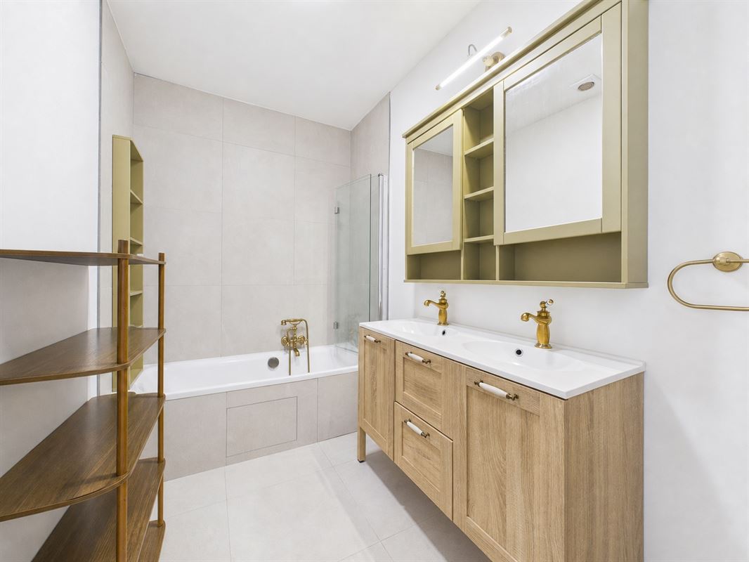Stunning 3-bedroom duplex + parking