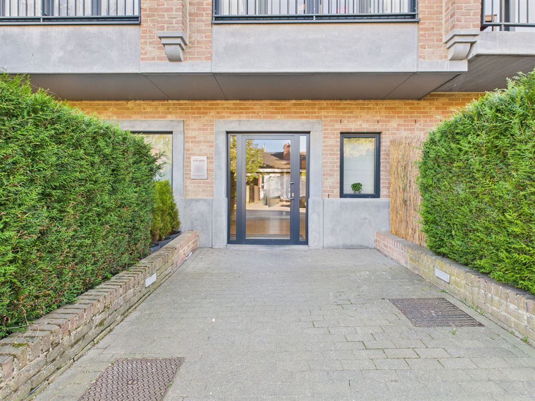 Magnificent apartment with large garden, cellars and parking