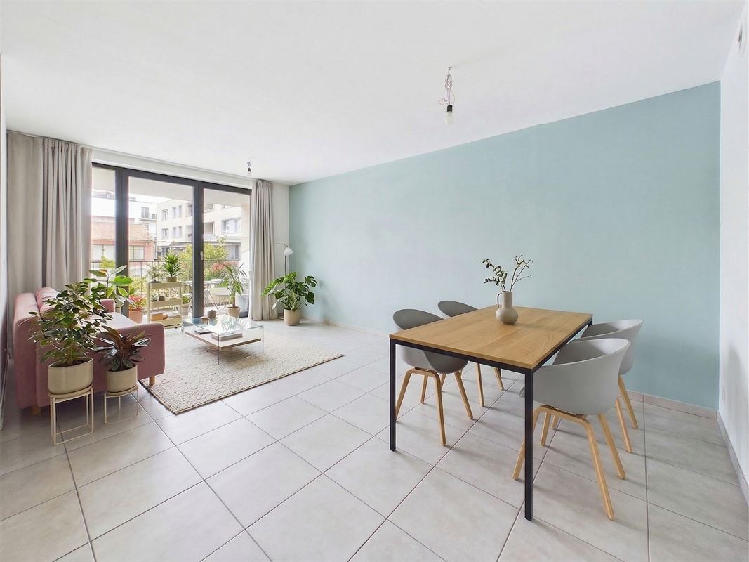 Mooi appartement uit 2020 met terrassen en tuin
