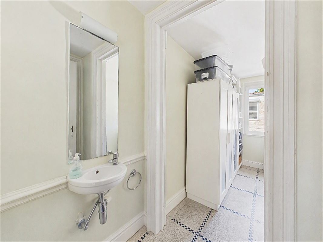 Charming 2- to 3-bedroom apartment