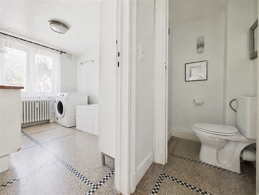 Charming 2- to 3-bedroom apartment