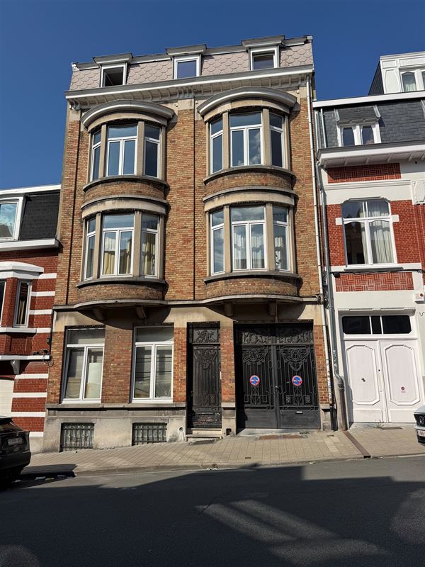 Charming 2- to 3-bedroom apartment