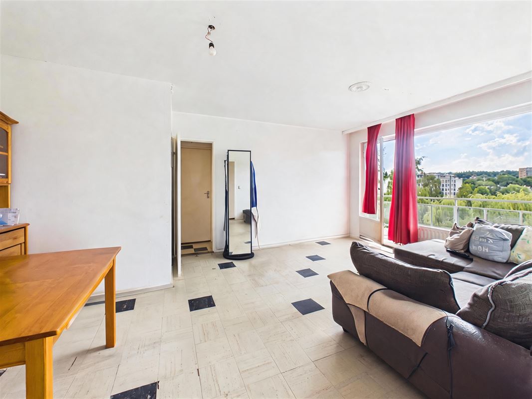 Parc des Saules: bright, sun-filled apartment