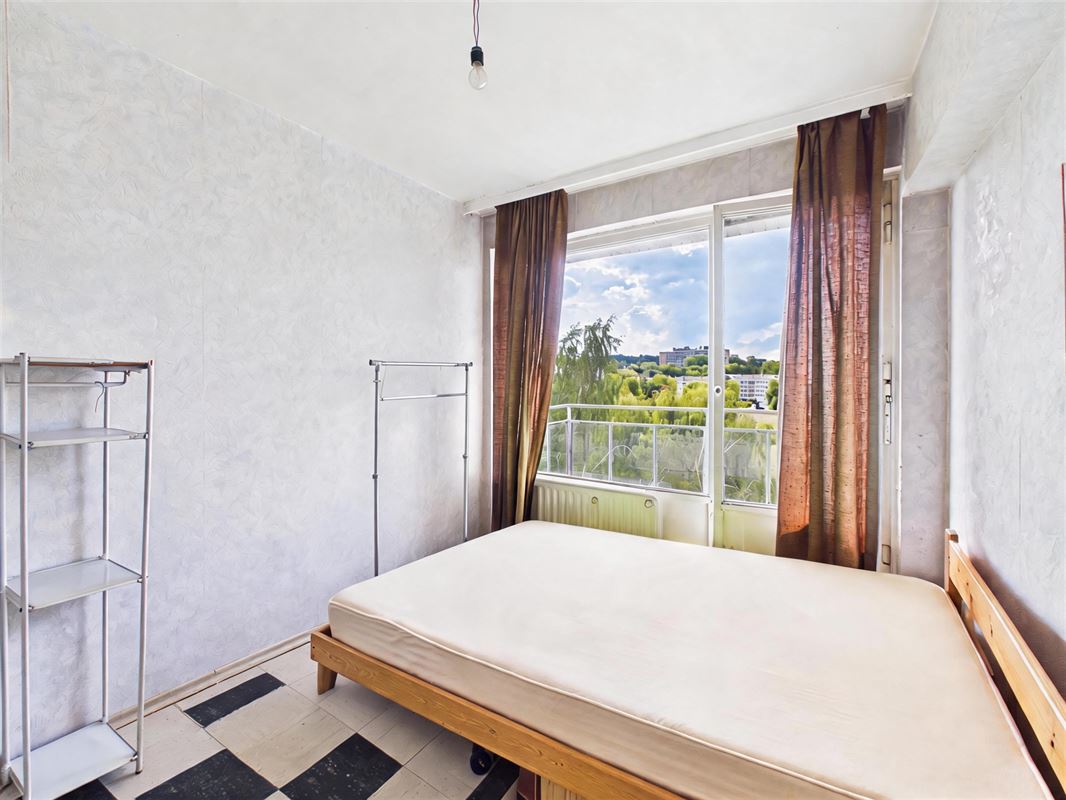 Parc des Saules: bright, sun-filled apartment