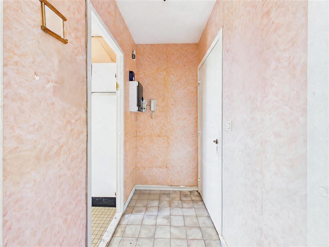 Parc des Saules: bright, sun-filled apartment