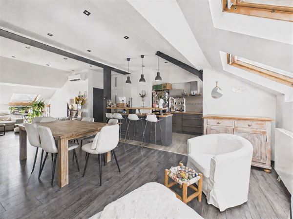 Appartement met 2 slaapkamers + 2 parkeerplaatsen + kelder