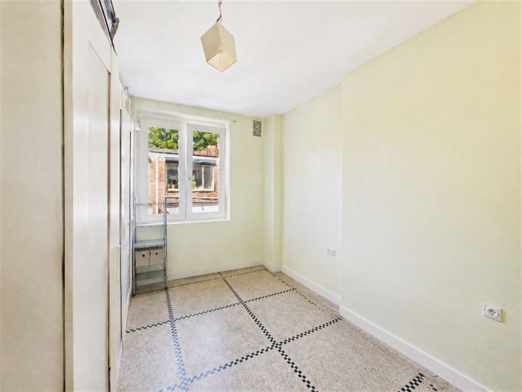 Charming 2- to 3-bedroom apartment