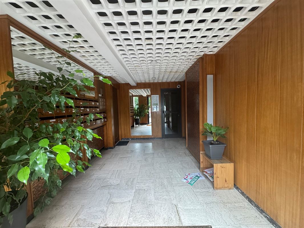 Parc des Saules: bright, sun-filled apartment