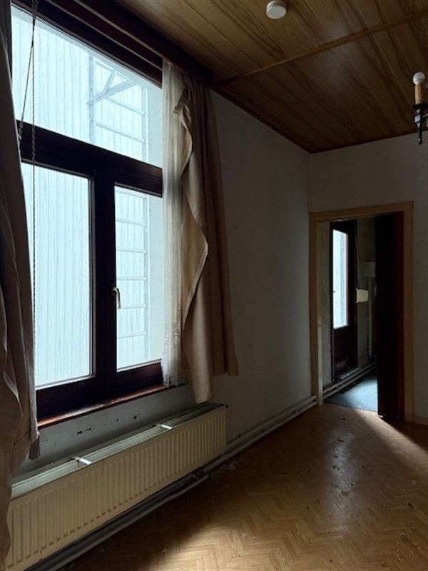 Te renoveren opbrengsteigendom 5 appartementen + handelsruimte