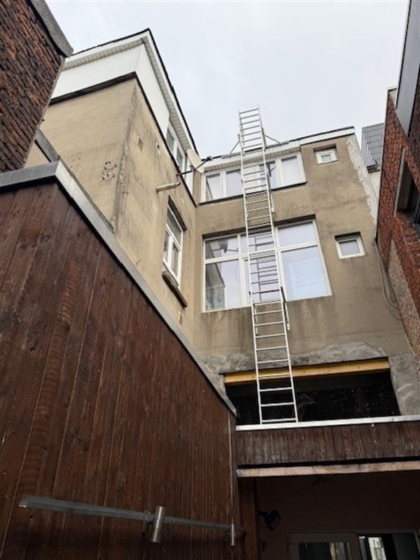 Te renoveren opbrengsteigendom 5 appartementen + handelsruimte