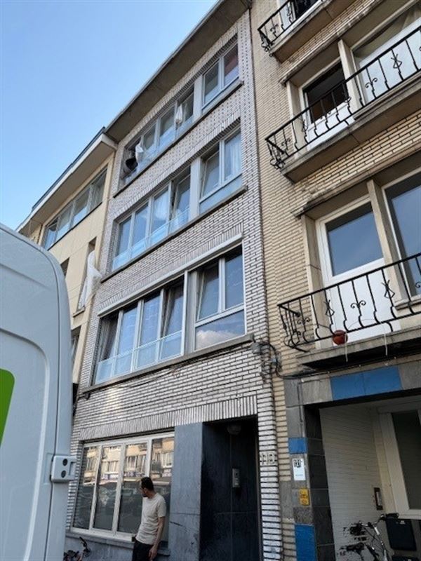 Opbrengsteigendom 4 appartementen - semi-gerenoveerd