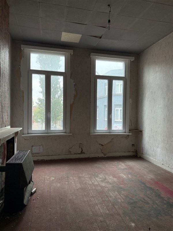 Te renoveren opbrengsteigendom 5 appartementen + handelsruimte