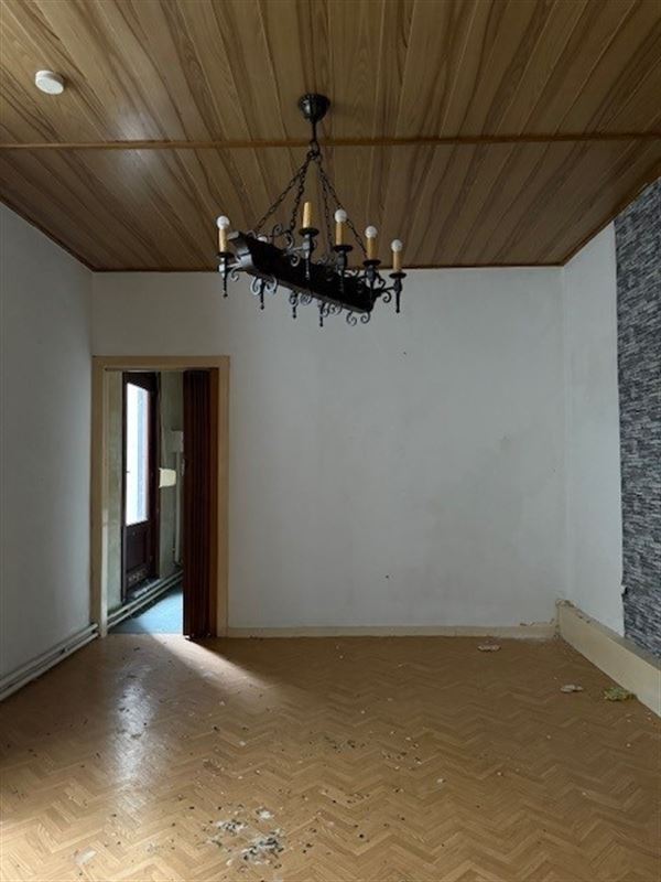 Te renoveren opbrengsteigendom 5 appartementen + handelsruimte