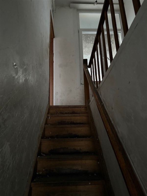 Te renoveren opbrengsteigendom 5 appartementen + handelsruimte