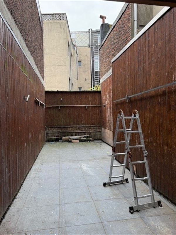 Te renoveren opbrengsteigendom 5 appartementen + handelsruimte