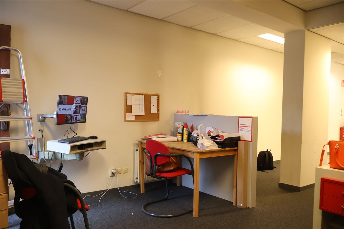 Opbrengsteigendom - handelshuis met te renoveren duplex + tuin + atelier