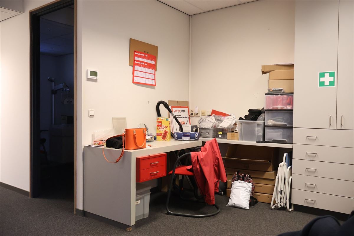 Opbrengsteigendom - handelshuis met te renoveren duplex + tuin + atelier