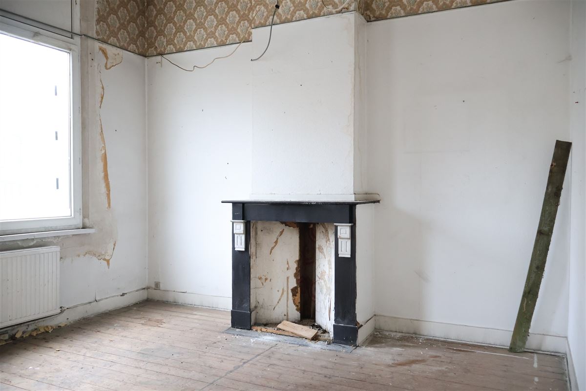 Opbrengsteigendom - handelshuis met te renoveren duplex + tuin + atelier