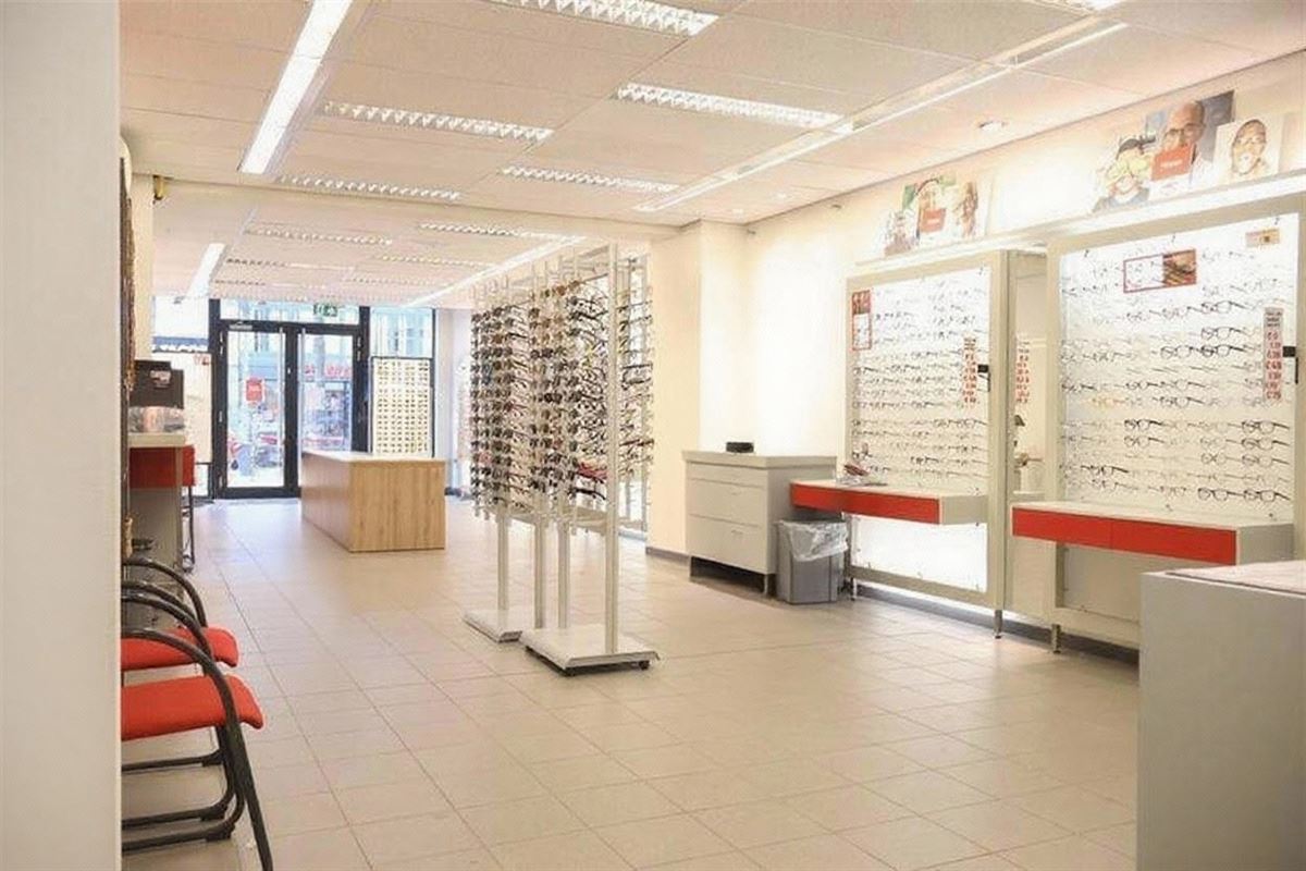 Opbrengsteigendom - handelshuis met te renoveren duplex + tuin + atelier