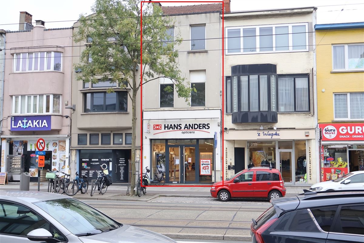 Opbrengsteigendom - handelshuis met te renoveren duplex + tuin + atelier