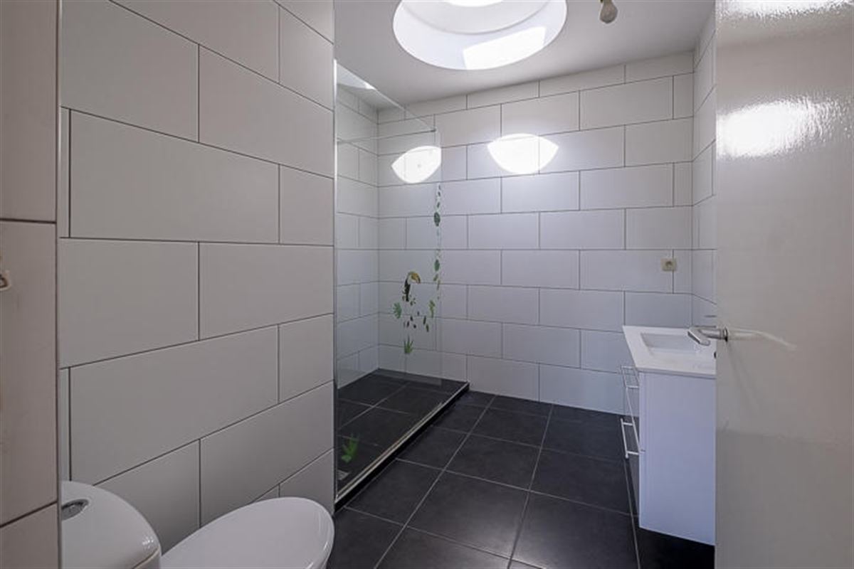 100% verhuurd opbrengsteigendom met 7 appartementen en +40 autostaanplaatsen