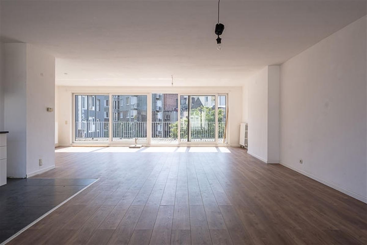 100% verhuurd opbrengsteigendom met 7 appartementen en +40 autostaanplaatsen