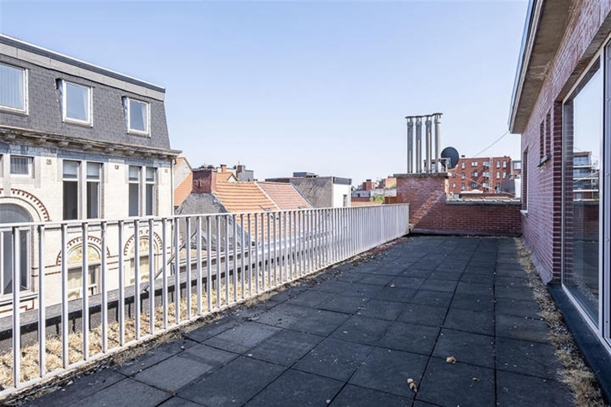 100% verhuurd opbrengsteigendom met 7 appartementen en +40 autostaanplaatsen