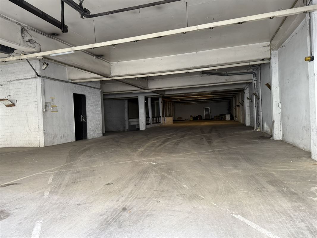 100% verhuurd opbrengsteigendom met 7 appartementen en +40 autostaanplaatsen