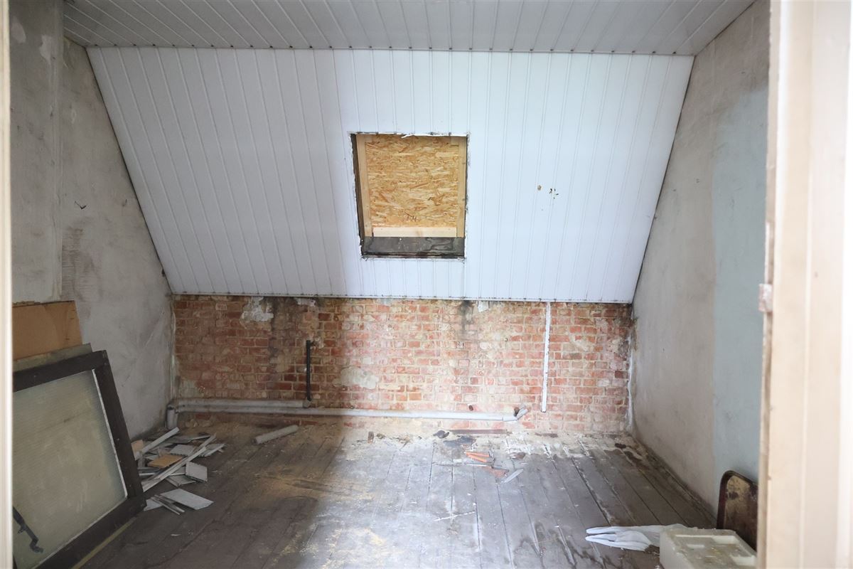 Opbrengsteigendom - handelshuis met te renoveren duplex + tuin + atelier