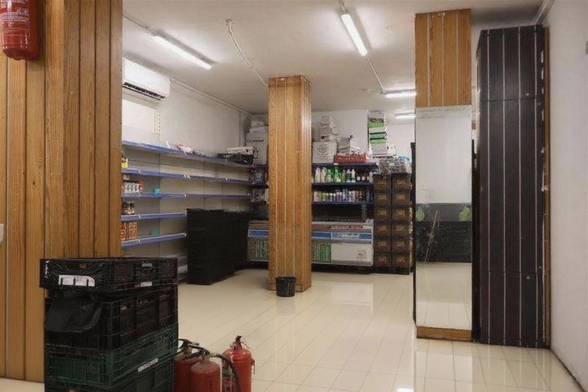 Polyvalente handelsruimte te midden van bruisende handelstraat