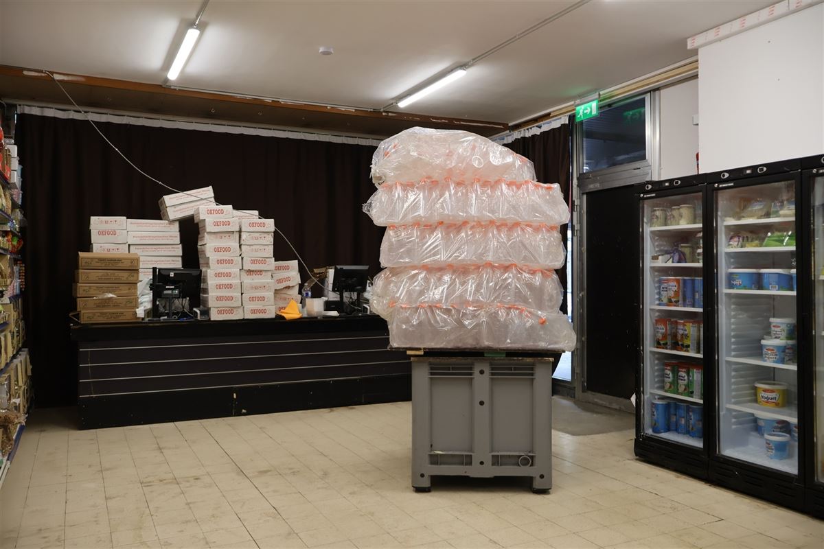 Polyvalente handelsruimte te midden van bruisende handelstraat