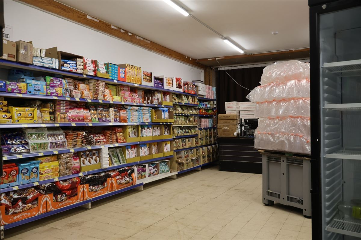 Polyvalente handelsruimte te midden van bruisende handelstraat