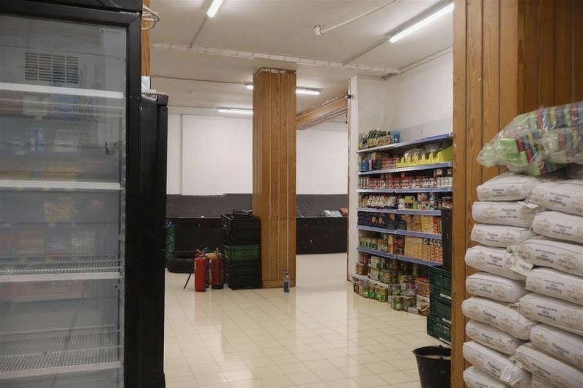 Polyvalente handelsruimte te midden van bruisende handelstraat