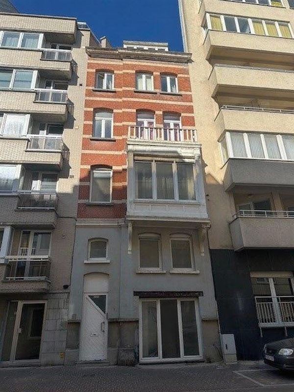 Zeer interessant opbrengsteigendom op 100 m van de zeedijk