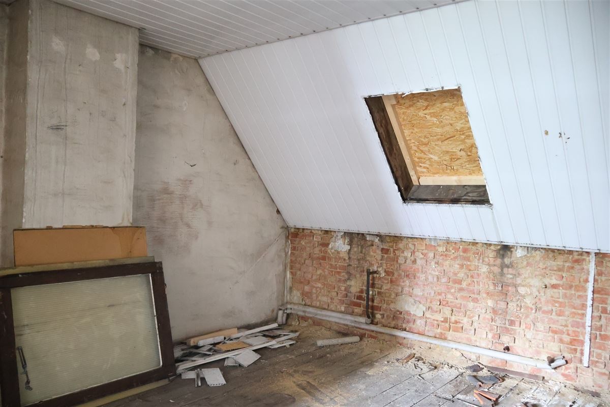 Opbrengsteigendom - handelshuis met te renoveren duplex + tuin + atelier