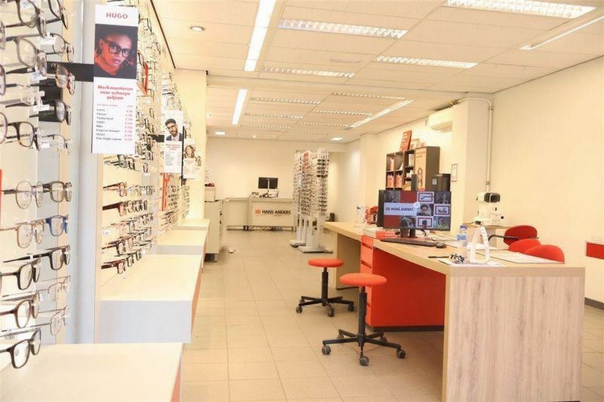 Opbrengsteigendom - handelshuis met te renoveren duplex + tuin + atelier