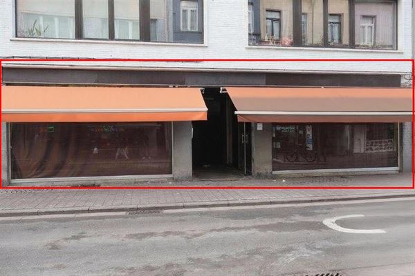 Polyvalente handelsruimte te midden van bruisende handelstraat