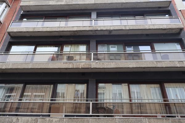 100% verhuurd opbrengsteigendom met 7 appartementen en +40 autostaanplaatsen