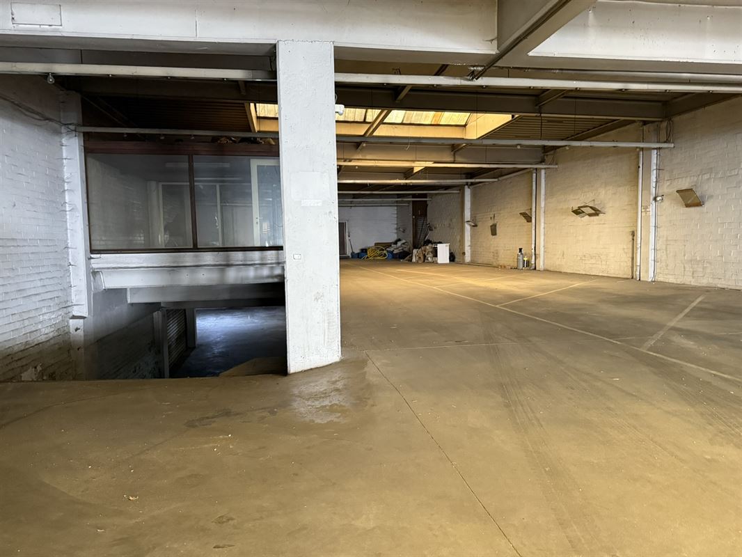 100% verhuurd opbrengsteigendom met 7 appartementen en +40 autostaanplaatsen