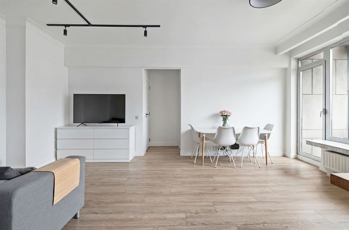 Modern vernieuwd 1-slpk appartement met frisse uitstraling
